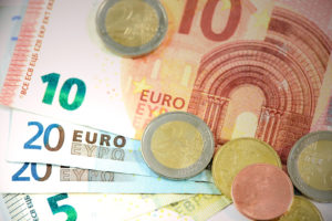 Euros in Scheinen und Münzen