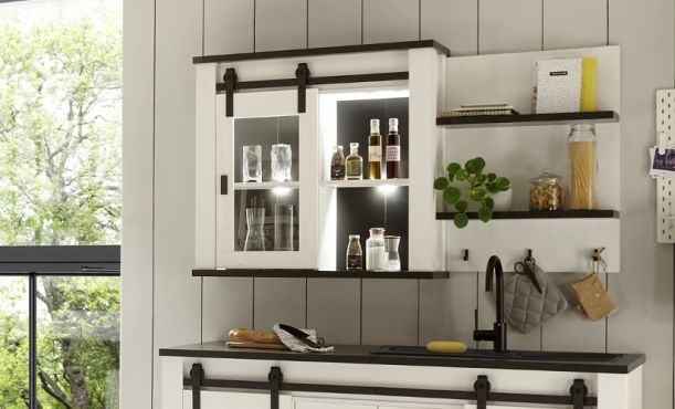 Küchenhängeschränke und Küchenregale