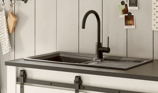 Kche Stove in wei Pinie und anthrazit Landhaus Kchenschrank Set 4-teilig 264 x 200 cm