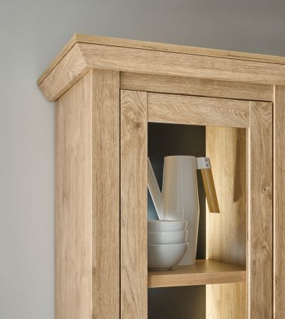 Buffet Dorset in Eiche Gold Landhaus Vitrinenschrank 147 x 214 cm, Soft-Close