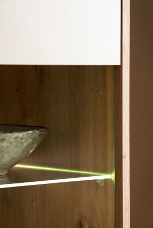 Vitrine Kiruma in Kaschmir und Artisan Eiche Vitrinenschrank 75 x 205 cm, Soft-Close