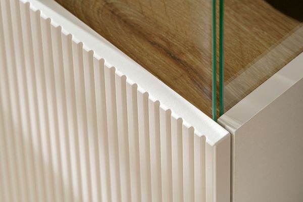 Vitrinenschrank Cathlyn in Viking Eiche und Kaschmir Vitrine mit gefr�sten Rillen inkl. LED