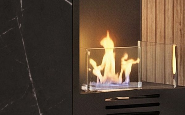 Vitrine Starlet in schwarz, Vicking Eiche und Marmor schwarz Vitrinenschrank inkl. Kamin & LED 60 x 182 cm, Push-To-Open