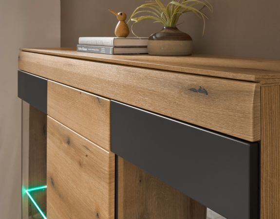 Highboard Assina in Evoke Eiche und grau matt Vitrine 140 x 141 cm, Soft-Close