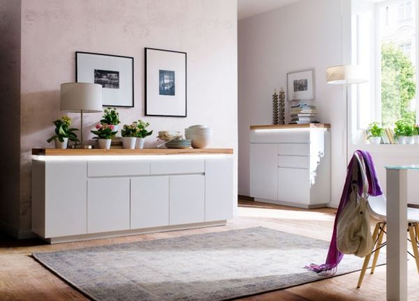 Sideboard Romina in matt wei echt Lack mit Eiche massiv Kommode inkl. dimmbarer LED Beleuchtung 150 x 81 cm