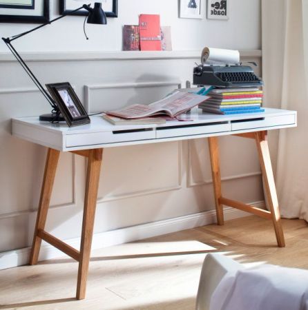 Schreibtisch "Anneke" in matt weiß lackiert und Massivholz für Homeoffice und Büro 140 x 58 cm