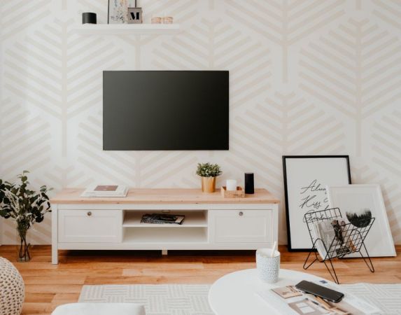 TV-Lowboard Bergen in weiß und Artisan Eiche Landhaus Fernsehtisch 160 x 45 cm TV-Unterteil