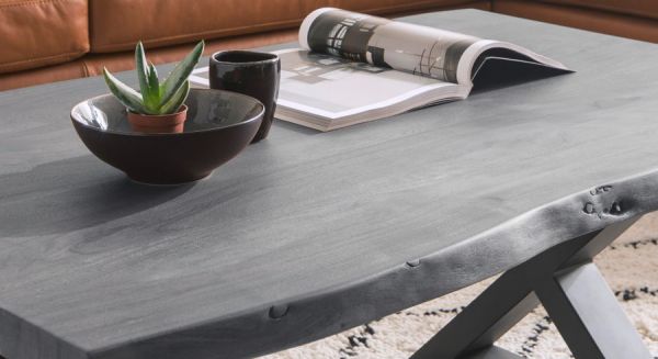 Couchtisch Cartagena in Akazie massiv grau lackiert Beistelltisch mit Metallgestell Antik gewischt 110 x 70 cm Kufentisch