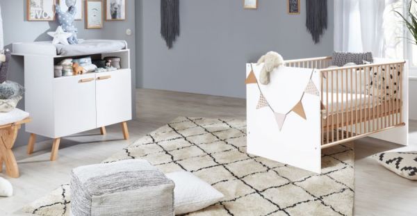 Babyzimmer Mats in wei matt mit Buche massiv Set 2-teilig mit Wickelkommode und Babybett