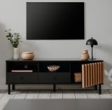 TV-Lowboard Biella in schwarz mit Lamellen in Artisan Eiche Dekor 138 cm, Anti Fingerprint beschichtet