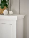 Highboard Fiastra in wei Pinie Landhaus Vitrine 140 x 146 cm, Soft-Close-Funktion