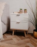 Nachttisch Lundby in matt wei mit Sonoma Eiche massiv Nachtkommode skandinavisch 40 x 52 cm