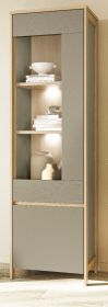 Vitrine Finnes in Salbei und Eiche Vitrinenschrank skandinavisch 58 x 195 cm, Soft-Close