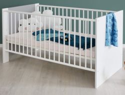 Babybett Wilson in weiß und grau Gitterbett mit Schlupfsprossen und Lattenrost 70 x 140 cm