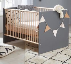 Babyzimmer Babybett Mats in grau matt und Eiche Sonoma Gitterbett mit Schlupfsprossen und Lattenrost Liegefläche 70 x 140 cm