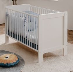 Babyzimmer Babybett Landwood in weiß Gitterbett mit Schlupfsprossen und Lattenrost 60 x 120 cm Liegefläche